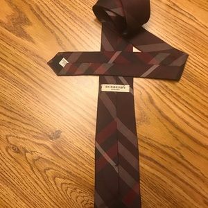 Burberry tie in excellent condition